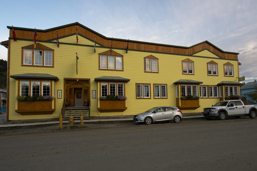 Aurora Inn Dawson City Exterior photo